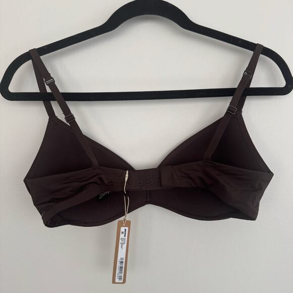 SKIMS Body Push Up Bra in Espresso - Picture 4 of 5
